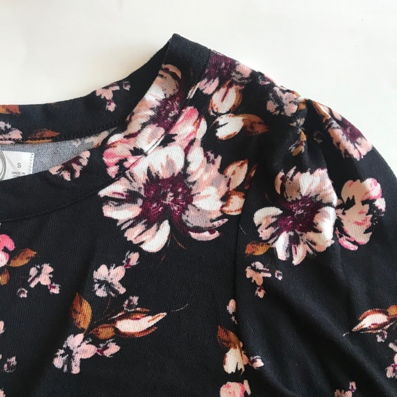 SMALL Cozy Floral Long Lantern Sleeve - Picture 10 of 14